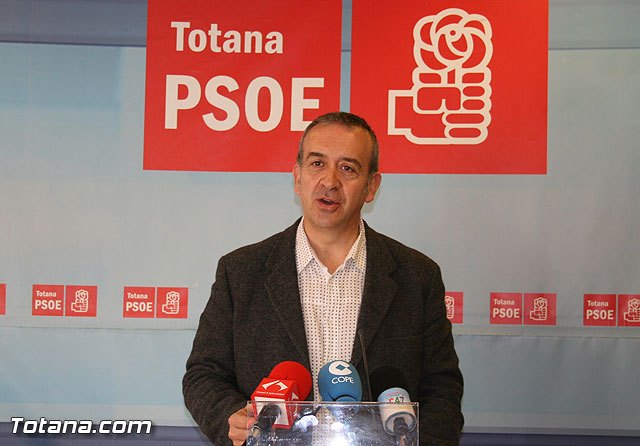Juan Francisco Otálora ofreció una rueda de prensa para explicar las propuestas del Grupo Municipal Socialista / Totana.com