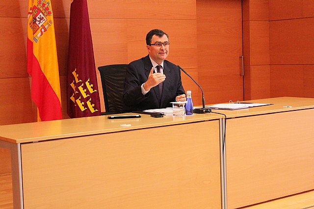 El portavoz del Ejecutivo murciano, José Ballesta, en la rueda de prensa para informar de los asuntos aprobados por el Consejo de Gobierno.
