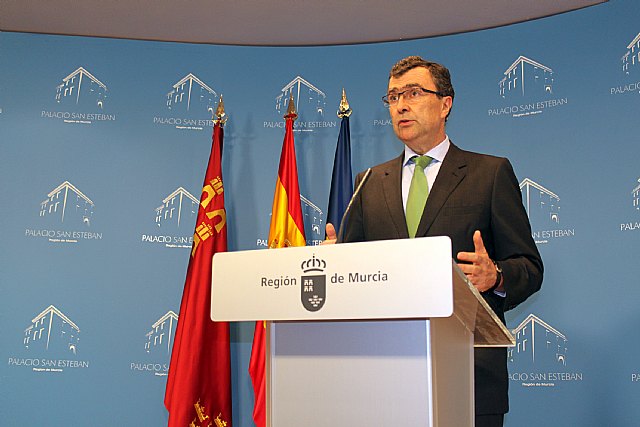 El portavoz del Ejecutivo regional, José Ballesta, en la rueda de prensa para informar de los asuntos aprobados por el Consejo de Gobierno.