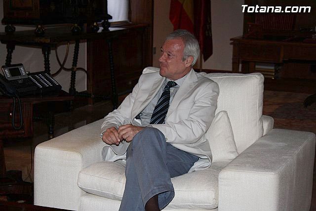 El presidente de la Comunidad Autónoma, Ramón Luis Valcárcel, en una foto de archivo / Totana.com