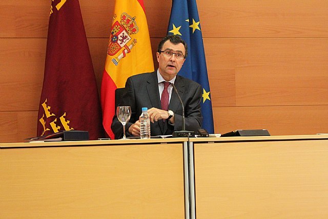 El portavoz del Ejecutivo murciano, José Ballesta, en la rueda de prensa para informar de los asuntos aprobados por el Consejo de Gobierno