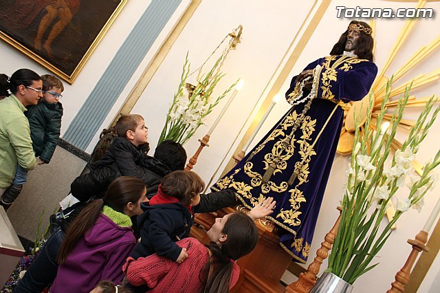 La imagen actual del Cristo de Medinaceli (obra del escultor Anastasio Martínez) que se venera en este día en Totana, fue bendecía en la Parroquia de las Tres Avemarías, el 05 de marzo de 2009