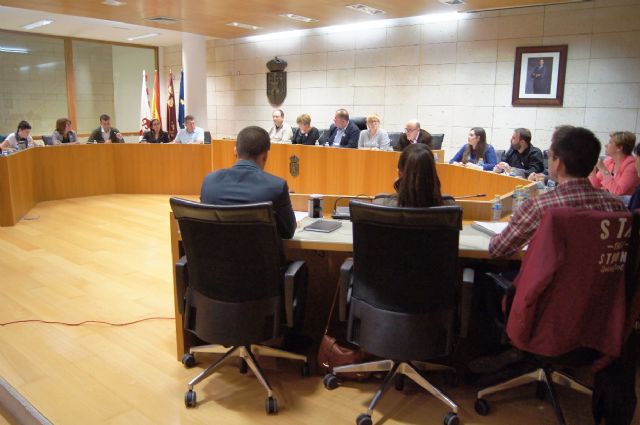 El Pleno acuerda designar a Carmen Navarro, Serafín Ríos y Juan Valero nuevos patronos de la Fundación La Santa para esta legislatura