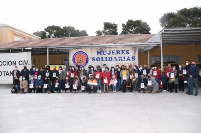 Homenajean a las 78 mujeres solidarias que confeccionaron centenares de mascarillas y batas durante la fase más dura del confinamiento