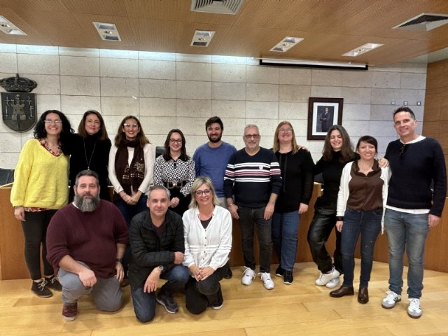 Realizan una recepción a docentes de un Centro de Adultos italiano