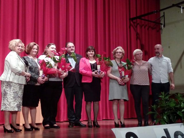 Totana rinde homenaje a cuatro mujeres que han destacado por su trayectoria personal y profesional durante el acto institucional promovido con motivo del Día Internacional de la Mujer Trabajadora