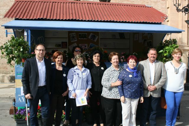 Totana conmemora el Día Internacional de la Fibromialgia y la Fatiga Crónica con la lectura de un manifiesto y acciones de sensibilización en el Punto de Información Móvil