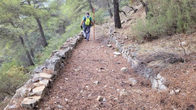 Medio Ambiente continúa catalogando las construcciones en piedra seca del interior de Sierra Espuña