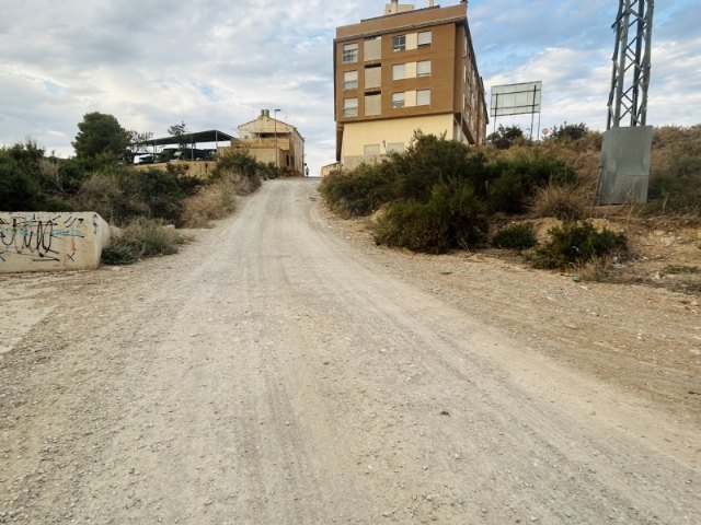 Pavimentarán la parte del Camino de Las Cabezuelas que comunica la avenida Juan Carlos I con el barrio de la Era Alta, a través de la calle Rosa