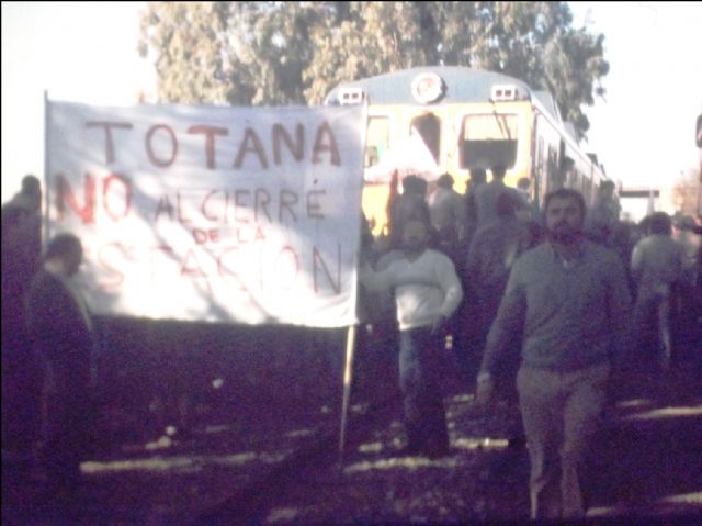 Totana:  '…que nos quitan el tren'