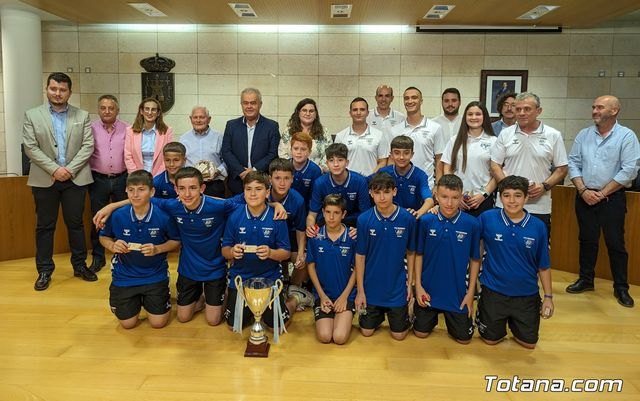 Realizan una recepción institucional al equipo infantil del Club Fútbol Sala Capuchinos