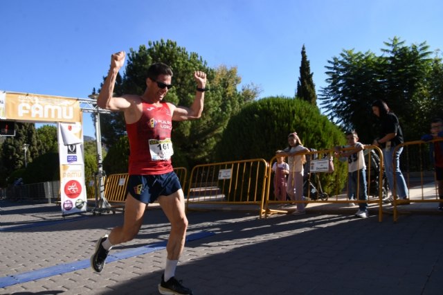 Andrés Silvente Barquero del C.A. Puertas Lorca, y Rocío Bermejo Blaya del Virtus Groane, vencedores de la XXVI Carrera Subida a La Santa