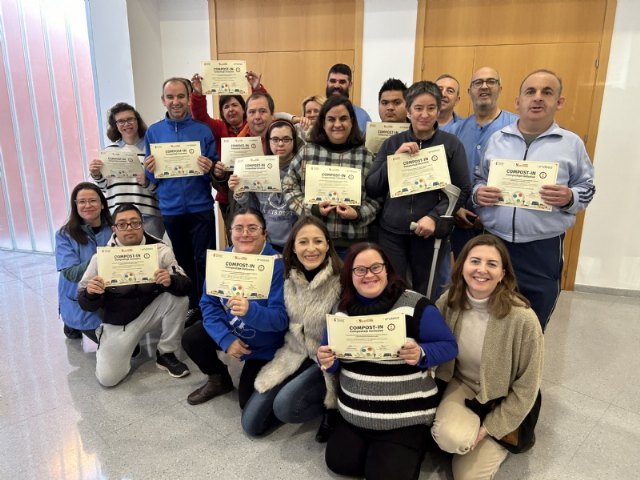 21 usuarios de los Centros de Día para la Discapacidad participan en el Curso de Compostaje, Desbroce y Mantenimiento de Pantalla Forestal en Plantas Solares