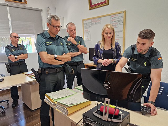 Guevara visita el Puesto Principal de la Guardia Civil de Totana