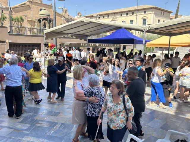 Se celebra el III Encuentro Intergeneracional en el que participan usuarios de los Centros de Día de Discapacidad y de Personas Mayores